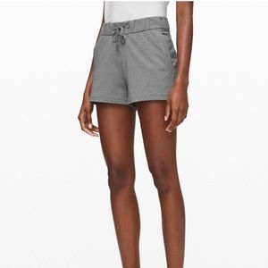 gray lulu lemon on the fly shorts